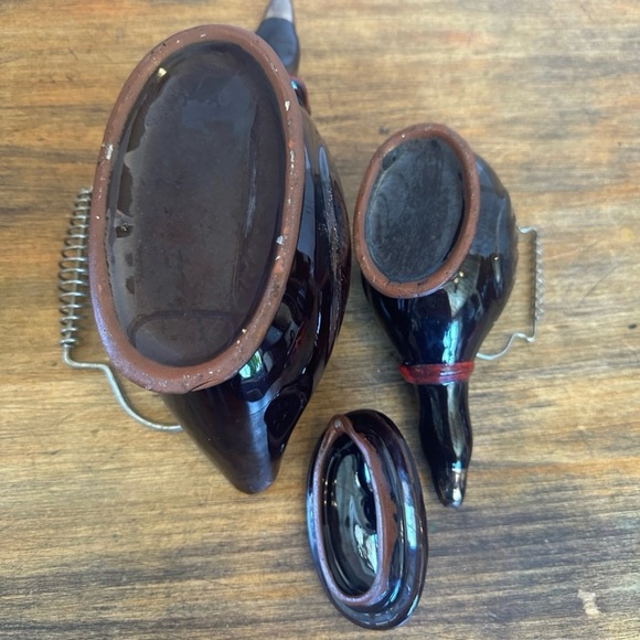 Vintage 50's Brown Glazed Redware Gold Beak Duck Teapots Wire Handle Set of 2 - Picture 6 of 10